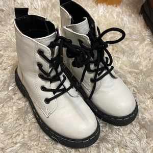 Toddler boots size 9